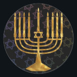 Lycklig chanukah runt klistermärke<br><div class="desc">Illustration av en menorah med Lycklig Chanukah-text</div>