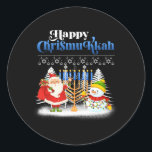 Lycklig Chrismukah Jewish jul Hanukkah Runt Klistermärke<br><div class="desc">Santa Boys Kids Youth Manar. Den märkliga Humor-grafiktummen för dem som tror på Jultomten,  kärlek,  Hjort,  Reindeer,  Elf,  Elves,  sjunger sång,  party dekorationer,  träd,  hatt...  Den här julfesten med Graphic är en underbar julklapp</div>