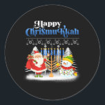 Lycklig Chrismukah Jewish jul Hanukkah Runt Klistermärke<br><div class="desc">Santa Boys Kids Youth Manar. Den märkliga Humor-grafiktummen för dem som tror på Jultomten,  kärlek,  Hjort,  Reindeer,  Elf,  Elves,  sjunger sång,  party dekorationer,  träd,  hatt...  Den här julfesten med Graphic är en underbar julklapp</div>