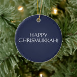 Lycklig Chrismukah-marjejönskar Helgdag Julgransprydnad Keramik<br><div class="desc">Lycklig Chrismukah marinblått och vitt judiskt Helgdag för jul.</div>