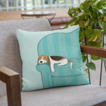 Lycklig Couch Hund - Cute Beagle-uppmjukning vid S