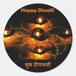 Lycklig Diwali Diya Ljus och Hindi Hälsning Runt Klistermärke