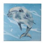 Lycklig Dolphin Watercolor Beach Ocean Kakelplatta<br><div class="desc">Den här designen kan vara personlig om du väljer Redigera design. Du kan också överföra till andra objekt. Kontakta mig på colorflowcreations@gmail.com eller använda alternativet chatta överst på sidan om du vill ha den här designen på en annan produkt eller behöver hjälp. Se mer av mina design eller följ mig...</div>