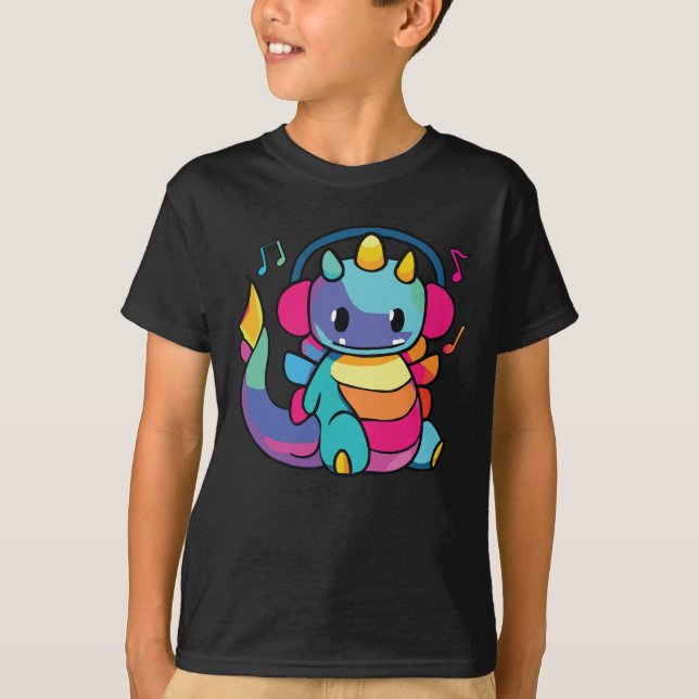 Lycklig drakar med hörlurar som lyssnar på musik. t shirt (Framsida)