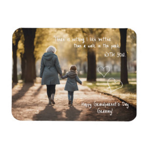 Lycklig farmors dag Grandma Walk i parken Magnet