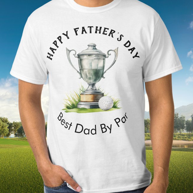 Lycklig Fars dag, bästa Pappa per gulftrofi T Shirt (A t-shirt with 'Happy Father's Day' words, golf themed illustration and 'Best Dad By Par' caption)
