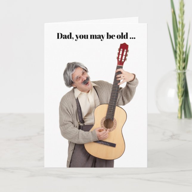 Lycklig Fars dag Gamla kille som spelar Guitar Hum Helgkort (Framsida)