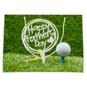 Lycklig Fars dag med golf boll på grönt 