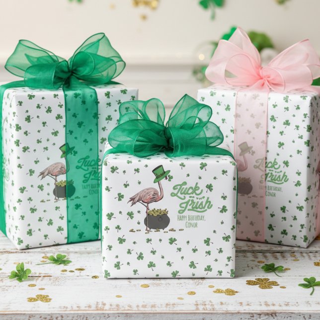Lycklig Flamingo Grön Shamrock Presentpapper (Funny Flamingo St Patrick's Day Wrapping Paper. Luck of the Irish Green Shamrocks Lucky Gold Coins)