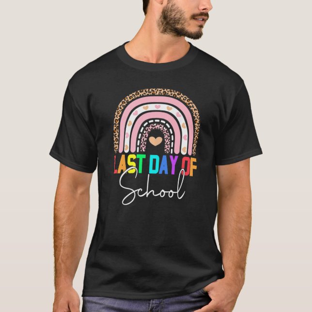Lycklig förra skollärardagen Student Rainbow L T Shirt (Framsida)