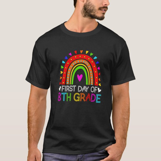 Lycklig, första dagen i Klass, regnbåge av armar o T Shirt (Framsida)