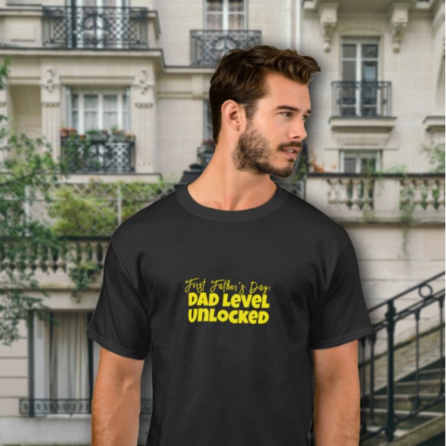 Lycklig första Far-dagen gulten brev humor T Shirt (Skapare uppladdad)