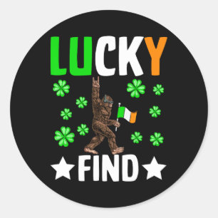 Lycklig fynd Bigfoot Glad St Patricks Day Tröja Ro Runt Klistermärke