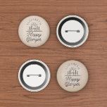 Lycklig Glamper Nature Brown Monogram Knapp<br><div class="desc">Knapp med ett vackert skript för vintage och en söt natur inspirerade campingbilder på en ljusbrun bakgrund.</div>