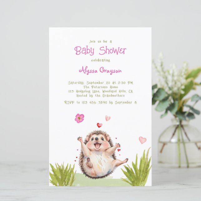 Lycklig Grönt Garden Hedgehog Baby Shower-inbjudan (Stående Fram)