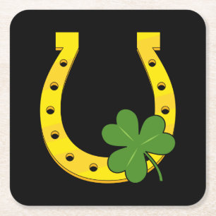 Lycklig gyllene hästsko med Shamrock på svart Underlägg Papper Kvadrat