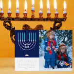 Lycklig Hanukah Family Photo Blue Menorah Silver<br><div class="desc">Den här söta,  trendig Lycklig Hanukkah silver-folie som är uppfälld med ett vackert menorah på blå bakgrund. Det här vackra judiska fotokortet har ett eget foto bredvid din familj namn.</div>
