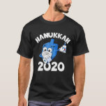 Lycklig Hanukkah 2020 Dreidel Dabbing Ansikte Mask T Shirt<br><div class="desc">Lycklig Hanukkah 2020 Dreidel Dabbing Ansikte Mask Toilet Papprare Shirt</div>