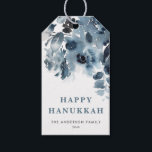 Lycklig Hanukkah Blåa blommor Presentetikett<br><div class="desc">Lycklig Hanukkah! Lägg till en vacker blommigt i dina presenter med de här märkrna för blommigtar. Den har en vattenfärg mönster i blåa blommor. Texterna kan i alla händelser redigeras helt. Matchande objekt är tillgängliga.</div>