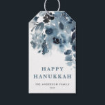 Lycklig Hanukkah Blåa blommor Presentetikett<br><div class="desc">Lycklig Hanukkah! Lägg till en vacker blommigt i dina presenter med de här märkrna för blommigtar. Den har en vattenfärg mönster i blåa blommor. Texterna kan i alla händelser redigeras helt. Matchande objekt är tillgängliga.</div>