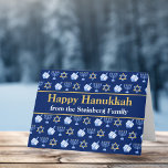 Lycklig Hanukkah Blue Menorah Star av David Mönste Kort<br><div class="desc">Vackra Lycklig Hanukkah-kortet i söt blått med en coola mönster av judenisstjärnan,  drömidel för roligt Chanukah-spel och den judiska menorah för helgdag.</div>