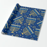 Lycklig Hanukkah Blue Star of David Menorah Wrappi Presentpapper<br><div class="desc">Lycklig Hanukkah,  ljus,  David,  Menorah stjärna,  blå mönster-papper.</div>
