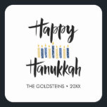 Lycklig Hanukkah Candles Blue gult anpassningsbar  Fyrkantigt Klistermärke<br><div class="desc">Försegla Hanukkah-utskicket eller din gåva till helgdagarna med denna roliga klistermärken med "Lycklig Hanukkkah" i modern borstad typografi och ett ljus i gult och blått. Lägg till ditt namn eller meddelande med mallen</div>