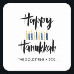 Lycklig Hanukkah Candles Blue gult anpassningsbar  Fyrkantigt Klistermärke<br><div class="desc">Försegla Hanukkah-utskicket eller din gåva till helgdagarna med denna roliga klistermärken med "Lycklig Hanukkkah" i modern borstad typografi och ett ljus i gult och blått. Lägg till ditt namn eller meddelande med mallen</div>