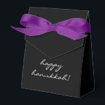 Lycklig Hanukkah Chanukah Classic Modern Presentaskar<br><div class="desc">Denna presentation upphöjer den traditionella presenten av helgdag "gelt, " små penningsummor eller chokladsorten!</div>