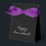 Lycklig Hanukkah Chanukah Classic Modern Presentaskar<br><div class="desc">Denna presentation upphöjer den traditionella presenten av helgdag "gelt, " små penningsummor eller chokladsorten!</div>