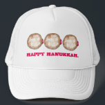 Lycklig Hanukkah Chanukah Jelly Donut Doughnut Truckerkeps<br><div class="desc">En originalillustration av en gelémunk som är fylld med pulversocker. Perfekt för Hanukkah! Denna illustration av Chanukah finns också på andra produkter. Ser du inte vad du är tittar för? Behöver du hjälp med anpassning? Kontakta Rebecca för att få något designat bara för dig.</div>