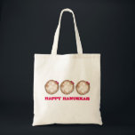 Lycklig Hanukkah Chanukah Jelly Donut Doughnut Tygkasse<br><div class="desc">En originalillustration av en gelémunk som är fylld med pulversocker. Perfekt för Hanukkah! Ser du inte vad du är tittar för? Behöver du hjälp med anpassning? Kontakta Rebecca för att få något designat bara för dig.</div>