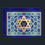 Lycklig Hanukkah. David- och Menorah-kortens stjär Julkort<br><div class="desc">Lycklig Hanukkah. Elegant Gold Foil Star of David and Menorah Design Hanukkah Greeting Cards / Hanukkah Firande Inbjudan med personlig namn och text. Matchningskort och gåvor finns tillgängliga i de judiska Helgdagarna/Hanukkah-kategorin i vår butik.</div>