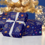 Lycklig Hanukkah Dreidel Menorah Sufganiyot Blue Presentpapper<br><div class="desc">Skär dina Hanukah-gåvor i ren glädje med vår Dreidel,  Colorful Menorah,  Sufganiyot,  Blue Star of David,  Guld Lycklig Hanukah papper! Släng kärlek och varmt önskemål i denna vackra papper. Lycklig Hanukkah!</div>