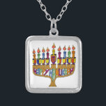 Lycklig Hanukkah Dreidels Menorah Silverpläterat Halsband<br><div class="desc">Du visar Lee Hiller Design Collection. Apparatur,  gåvor och samlarföremål Lee Hiller Photography eller Digital Art Collection. Du kan visa hennes naturfotografi på http://HikeOurPlanet.com/ och följa hennes vandrande blogg i Hett Vår nationalpark.</div>