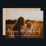 Lycklig Hanukkah Elegant-familjfoto Julkort<br><div class="desc">En modern typografi för den här fotokortsamlingen. Så här anpassar du dig med din favoritfamilj bild. Du kan också enkelt ändra färg på teckensnittet eller den geometriska bakgrunden till dina önskemål.</div>