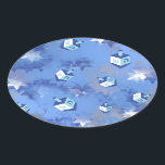 Lycklig Hanukkah Falling Star och Dreidels Ovalt Klistermärke<br><div class="desc">Du visar Lee Hiller Design Collection. Apparatur,  gåvor och samlarföremål Lee Hiller Photography eller Digital Art Collection. Du kan visa hennes naturfotografi på http://HikeOurPlanet.com/ och följa hennes vandrande blogg i Hett Vår nationalpark.</div>