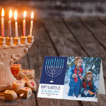 Lycklig Hanukkah Family Photo Blue Menorah Foldad Helgkort<br><div class="desc">Det här söta,  trendig Lycklig Hanukkah-vikande kortet har en vacker menorah på blå bakgrund. Det här vackra judiska fotokortet har ett eget foto bredvid din familj namn.</div>