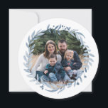 Lycklig Hanukkah Festival Light Blue Wand Photo Julkort<br><div class="desc">Lycklig Hanukkah Festival of Light Blue Wand Photo platt helgdag från Ricaso - en häpnadsväckande vattenfärgsblå utandningsfoto ram, blå och vit är inte över som gör att fotot lämnas mitt i uppmärksamheten - den känsliga texten på baksidan av ge detta kort är ett sofistikerat tecken - Hebreen säger Chag urim...</div>