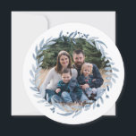 Lycklig Hanukkah Festival Light Blue Wand Photo Julkort<br><div class="desc">Lycklig Hanukkah Festival of Light Blue Wand Photo platt helgdag från Ricaso - en häpnadsväckande vattenfärgsblå utandningsfoto ram, blå och vit är inte över som gör att fotot lämnas mitt i uppmärksamheten - den känsliga texten på baksidan av ge detta kort är ett sofistikerat tecken - Hebreen säger Chag urim...</div>