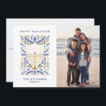 Lycklig Hanukkah Festive Watercolor Menorah Photo Julkort<br><div class="desc">Lycklig Hanukkah! Skicka Hanukkah hälsning till familj och vänner med det här eleganten, ett platt bildkort. Den har vattenfärgen Menorah och elegantens andningsblad i en sofistikerad palett av guld, ljusblått och marinblått. Anpassa kortet med ditt omhuldade lodrät-foto och två linjer anpassningsbar-text för att lägga till en personlig beröring till önskemål....</div>