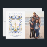 Lycklig Hanukkah Festive Watercolor Menorah Photo Julkort<br><div class="desc">Lycklig Hanukkah! Skicka Hanukkah hälsning till familj och vänner med det här eleganten, ett platt bildkort. Den har vattenfärgen Menorah och elegantens andningsblad i en sofistikerad palett av guld, ljusblått och marinblått. Anpassa kortet med ditt omhuldade lodrät-foto och två linjer anpassningsbar-text för att lägga till en personlig beröring till önskemål....</div>