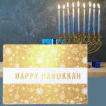 Lycklig Hanukkah Folierat Kort<br><div class="desc">. - Vi firar åtta dagar och åtta nätter på festivalen i Ljus med Hanukkah-kort och -gåvor. Ljus festival är här. Ljusa menoran,  spela med drömmaren och festen på latkes och sufganiyots. Fira Hanukkahs anda med vänner,  familj och nära och kära genom att önska dem Lycklig Hanukkah.</div>