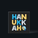 Lycklig Hanukkah Greeting Card<br><div class="desc">Vårt Hanukkah Julhälsningar Card med en färgstark dröm,  är ett modernt och roligt sätt att önska vänner,  familj och kunder ett lycklig Chanukah WIth-utrymme för ditt hälsning på motsatt sida. Fråga: Skicka e-post eller skicka e-post till bestdressedbread@gmail.com Lycklig Hanukkah!</div>