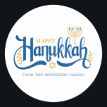 ’Lycklig Hanukkah’ Guld Menorah Runt Klistermärke<br><div class="desc">"Lycklig Hanukkah" Guld Menorah-design.</div>