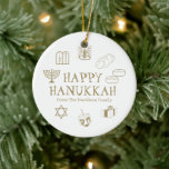 Lycklig Hanukkah guld vita tullnamn gynnar Julgransprydnad Keramik<br><div class="desc">Lycklig Hanukkah,  anpassa namn-presenten för familjen gynnar helgdag Ceramic Ornament. Lycklig Hanukkah,  Lycklig Chanukah,  Hanukkah Sameach!,  Chag Sameach!,  Chag Urim Sameach! faux guld och white</div>