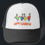 Lycklig Hanukkah HATT Truckerkeps<br><div class="desc">Dreidels för denna Julhälsningar lyckliga Hanukkah dans som hatten kan ha på sig som a,  eller givet som en Chanukah gåva.  Det är ett unikt konstnärligt arbete.</div>
