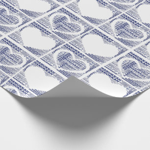 Lycklig Hanukkah helgdaggåva som slår in papper Presentpapper