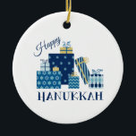 Lycklig Hanukkah Julgransprydnad Keramik<br><div class="desc">Den här designen är vacker och smart och fyller dig med helgdag och är perfekt på gåvor,  bord springer,  kökshanddukar,  hemdekaler och på hela sak Hanukah!</div>