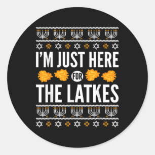 Lycklig Hanukkah just här för latkes hebreiska jud Runt Klistermärke
